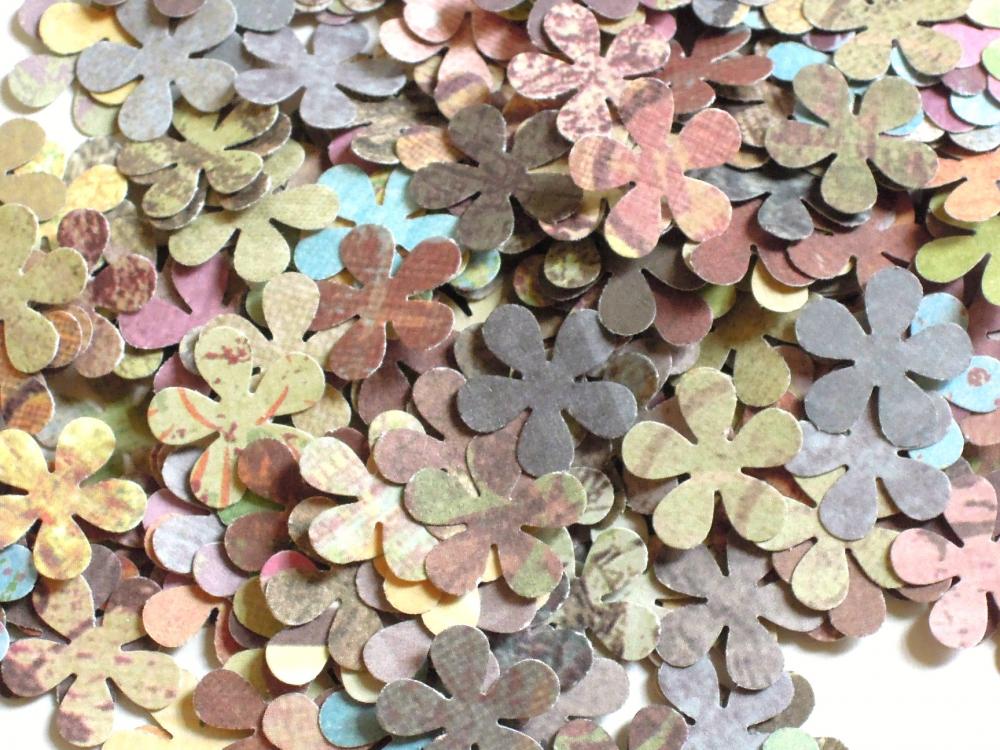 Vintage Inspired Running Through The Daisy Fields - Grab Bag of Flowers - Set of 100
